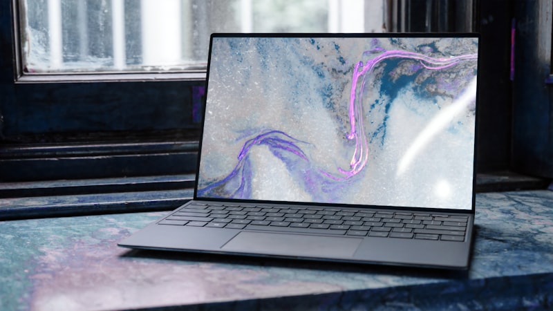 ASUS Zenbook 14 OLED (14", 16GB RAM, 512GB SSD, Silver)